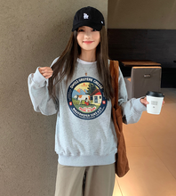 画像をギャラリービューアに読み込む, 【50%オフ】チーズケーキを買いに行く日のグラフィックスウェット_N1531