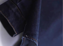 画像をギャラリービューアに読み込む, ショートカットが似合う女の子のオーバーサイズデニムシャツ_N1789