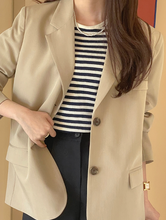 画像をギャラリービューアに読み込む, 休日に図書館へ行く女の子のテーラードオーバージャケット_N2113