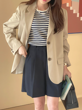 画像をギャラリービューアに読み込む, 休日に図書館へ行く女の子のテーラードオーバージャケット_N2113