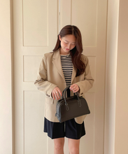 画像をギャラリービューアに読み込む, 休日に図書館へ行く女の子のテーラードオーバージャケット_N2113
