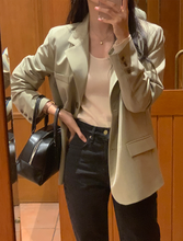 画像をギャラリービューアに読み込む, 休日に図書館へ行く女の子のテーラードオーバージャケット_N2113