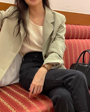 画像をギャラリービューアに読み込む, 休日に図書館へ行く女の子のテーラードオーバージャケット_N2113