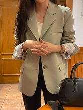 画像をギャラリービューアに読み込む, 休日に図書館へ行く女の子のテーラードオーバージャケット_N2113
