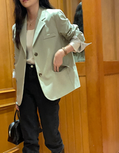 画像をギャラリービューアに読み込む, 休日に図書館へ行く女の子のテーラードオーバージャケット_N2113