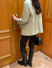 画像をギャラリービューアに読み込む, 休日に図書館へ行く女の子のテーラードオーバージャケット_N2113