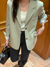 画像をギャラリービューアに読み込む, 休日に図書館へ行く女の子のテーラードオーバージャケット_N2113