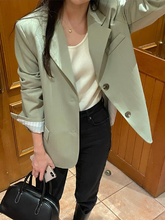 画像をギャラリービューアに読み込む, 休日に図書館へ行く女の子のテーラードオーバージャケット_N2113