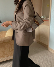 画像をギャラリービューアに読み込む, 休日に図書館へ行く女の子のテーラードオーバージャケット_N2113