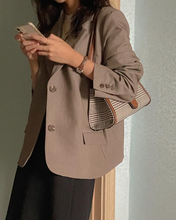 画像をギャラリービューアに読み込む, 休日に図書館へ行く女の子のテーラードオーバージャケット_N2113