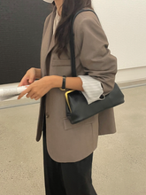 画像をギャラリービューアに読み込む, 休日に図書館へ行く女の子のテーラードオーバージャケット_N2113