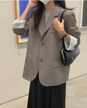 画像をギャラリービューアに読み込む, 休日に図書館へ行く女の子のテーラードオーバージャケット_N2113