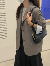 画像をギャラリービューアに読み込む, 休日に図書館へ行く女の子のテーラードオーバージャケット_N2113