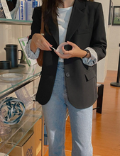 画像をギャラリービューアに読み込む, 休日に図書館へ行く女の子のテーラードオーバージャケット_N2113