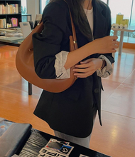 画像をギャラリービューアに読み込む, 休日に図書館へ行く女の子のテーラードオーバージャケット_N2113