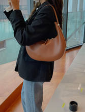 画像をギャラリービューアに読み込む, 休日に図書館へ行く女の子のテーラードオーバージャケット_N2113