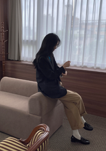 画像をギャラリービューアに読み込む, 休日に図書館へ行く女の子のテーラードオーバージャケット_N2113