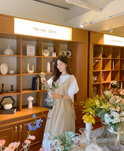 画像をギャラリービューアに読み込む, 雑貨屋さん巡りが好きな女の子のウエストギャザーVネックジャンパースカート_N3496