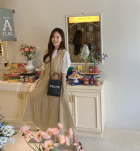 画像をギャラリービューアに読み込む, 雑貨屋さん巡りが好きな女の子のウエストギャザーVネックジャンパースカート_N3496