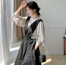 画像をギャラリービューアに読み込む, 雑貨屋さん巡りが好きな女の子のウエストギャザーVネックジャンパースカート_N3496