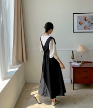 画像をギャラリービューアに読み込む, 雑貨屋さん巡りが好きな女の子のウエストギャザーVネックジャンパースカート_N3496