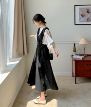 画像をギャラリービューアに読み込む, 雑貨屋さん巡りが好きな女の子のウエストギャザーVネックジャンパースカート_N3496