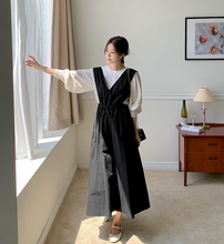 画像をギャラリービューアに読み込む, 雑貨屋さん巡りが好きな女の子のウエストギャザーVネックジャンパースカート_N3496