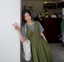 画像をギャラリービューアに読み込む, 雑貨屋さん巡りが好きな女の子のウエストギャザーVネックジャンパースカート_N3496