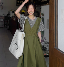 画像をギャラリービューアに読み込む, 雑貨屋さん巡りが好きな女の子のウエストギャザーVネックジャンパースカート_N3496
