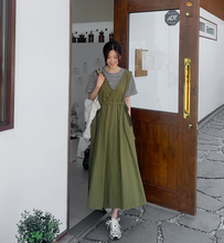 画像をギャラリービューアに読み込む, 雑貨屋さん巡りが好きな女の子のウエストギャザーVネックジャンパースカート_N3496