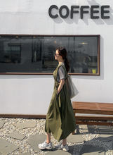 画像をギャラリービューアに読み込む, 雑貨屋さん巡りが好きな女の子のウエストギャザーVネックジャンパースカート_N3496