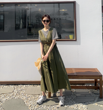 画像をギャラリービューアに読み込む, 雑貨屋さん巡りが好きな女の子のウエストギャザーVネックジャンパースカート_N3496