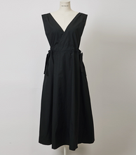 画像をギャラリービューアに読み込む, 雑貨屋さん巡りが好きな女の子のウエストギャザーVネックジャンパースカート_N3496