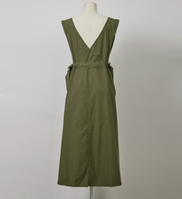 画像をギャラリービューアに読み込む, 雑貨屋さん巡りが好きな女の子のウエストギャザーVネックジャンパースカート_N3496