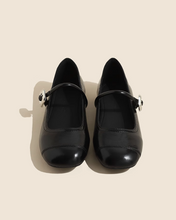 画像をギャラリービューアに読み込む, モンマルトルの古い劇場で踊るパンプス_K0031