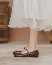 画像をギャラリービューアに読み込む, モンマルトルの古い劇場で踊るパンプス_K0031