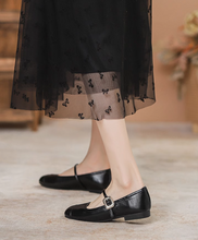 画像をギャラリービューアに読み込む, モンマルトルの古い劇場で踊るパンプス_K0031