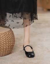 画像をギャラリービューアに読み込む, モンマルトルの古い劇場で踊るパンプス_K0031