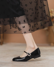 画像をギャラリービューアに読み込む, モンマルトルの古い劇場で踊るパンプス_K0031