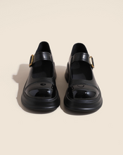 画像をギャラリービューアに読み込む, ブルージュの街角に響いたクラシックのパンプス_K0032