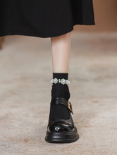 画像をギャラリービューアに読み込む, ブルージュの街角に響いたクラシックのパンプス_K0032