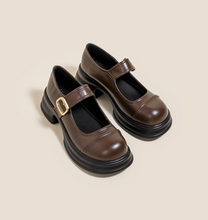 画像をギャラリービューアに読み込む, ブルージュの街角に響いたクラシックのパンプス_K0032