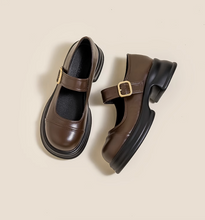 画像をギャラリービューアに読み込む, ブルージュの街角に響いたクラシックのパンプス_K0032