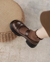 画像をギャラリービューアに読み込む, ブルージュの街角に響いたクラシックのパンプス_K0032