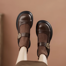 画像をギャラリービューアに読み込む, ブルージュの街角に響いたクラシックのパンプス_K0032