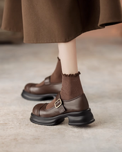 画像をギャラリービューアに読み込む, ブルージュの街角に響いたクラシックのパンプス_K0032