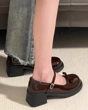 画像をギャラリービューアに読み込む, 路地裏のカフェで恋が始まった日のパンプス_K0033