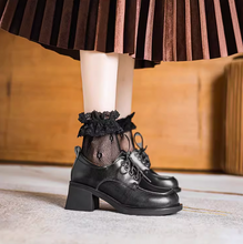 画像をギャラリービューアに読み込む, プラハの古本屋で見つけた物語のレースアップシューズ_K0039