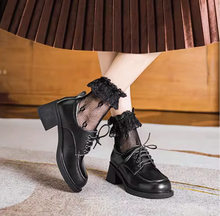 画像をギャラリービューアに読み込む, プラハの古本屋で見つけた物語のレースアップシューズ_K0039