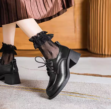 画像をギャラリービューアに読み込む, プラハの古本屋で見つけた物語のレースアップシューズ_K0039